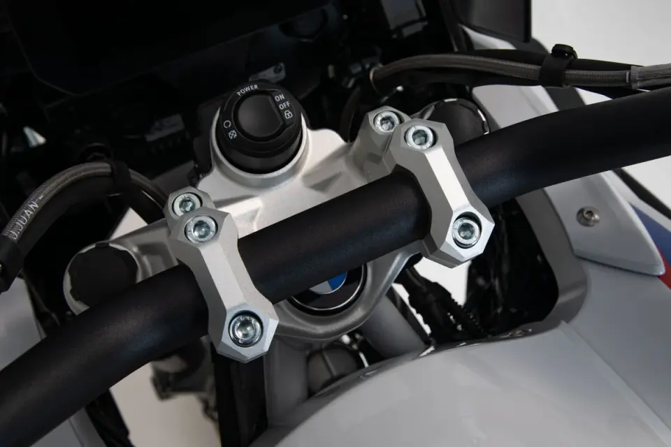 SW-MOTECH BMW Modelleri için • 32 mm Yükseltme • 20 mm Geri Alma • Gümüş - LEH.07.039.12601/S