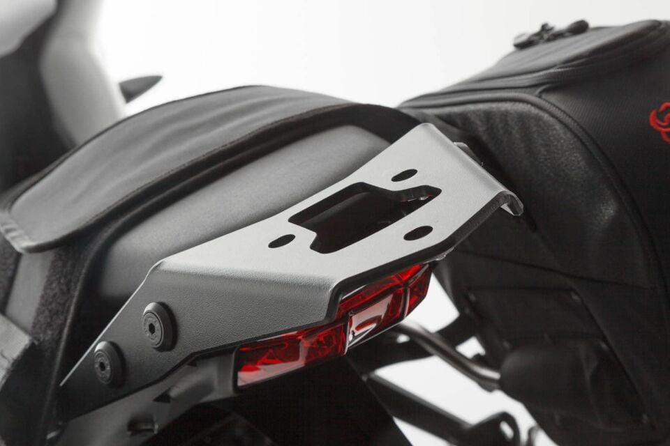SW-MOTECH Arka Çanta Demi̇ri̇ Triumph Street Triple
