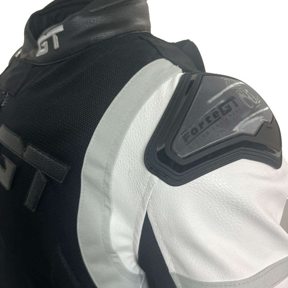 Titan Beyaz Hörgüçlü Mont